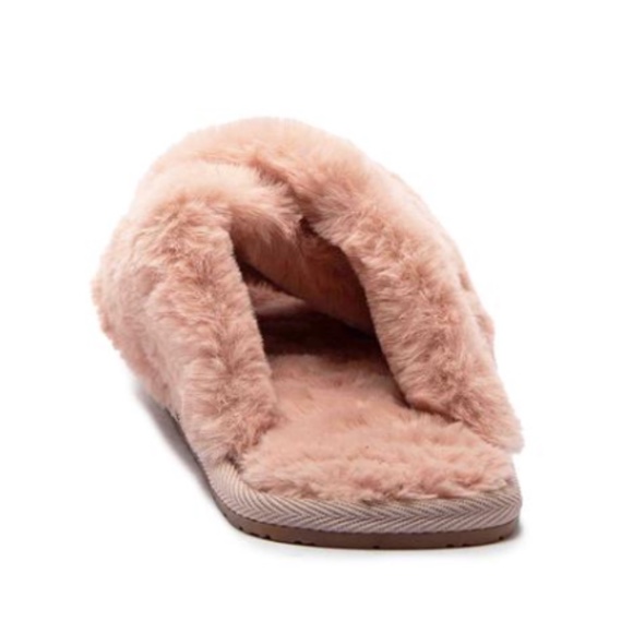 Premium Fluffy Faux Fur Slippers in Rose Pink - Picture 5 of 6